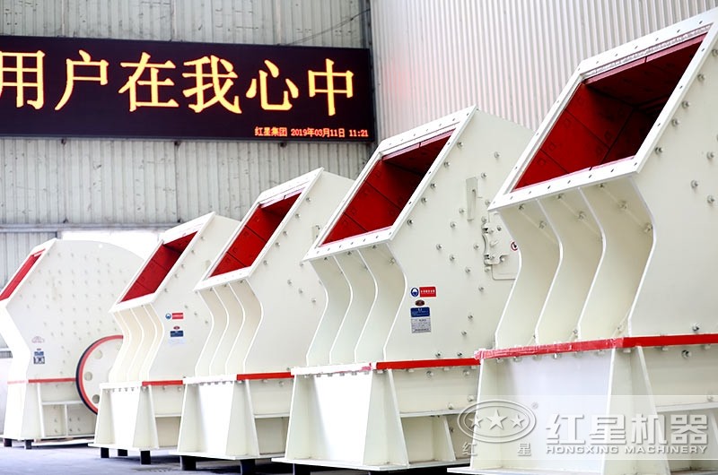 錘式破碎機(jī)車間實(shí)拍圖，多種型號(hào)可供挑選